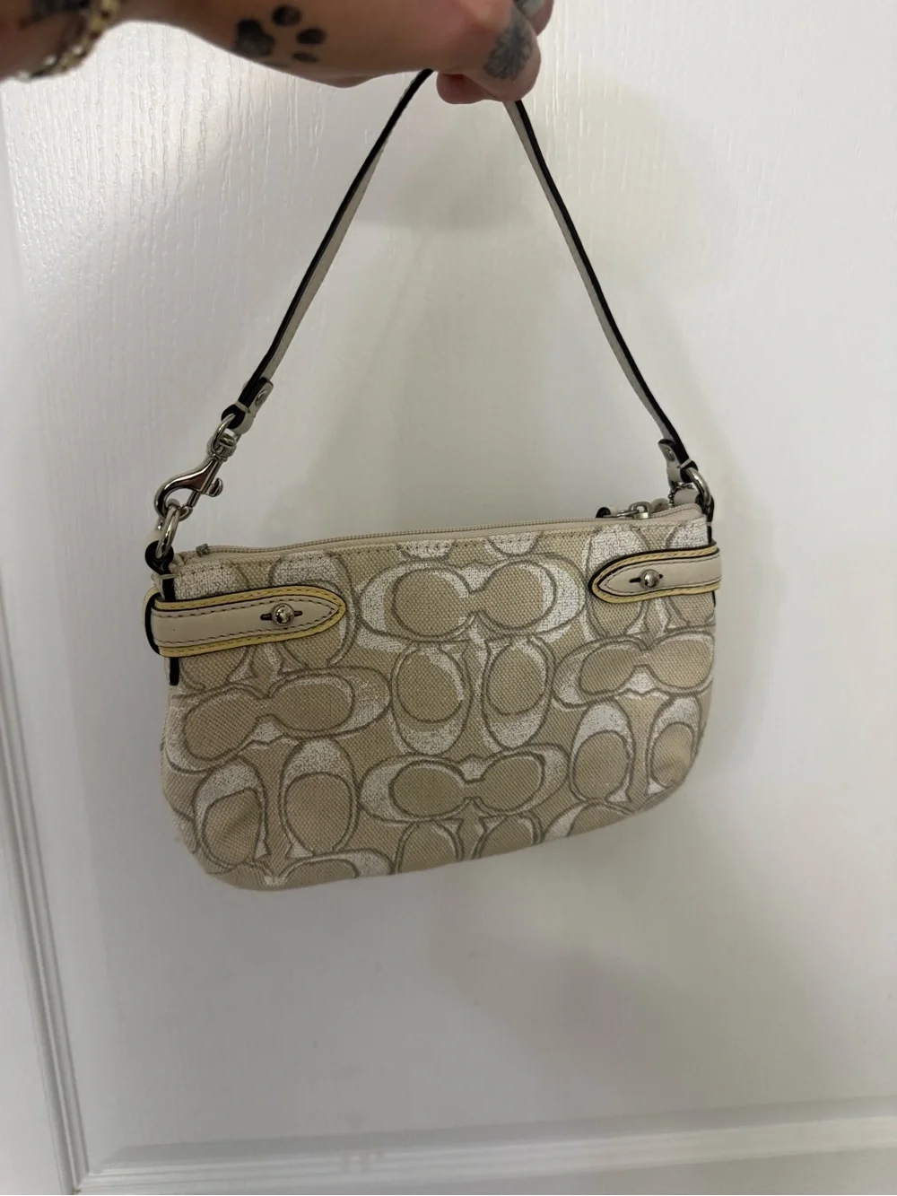 Vintage Y2K Coach Beige Signature Canvas Shoulder Bag with Leather Stripe